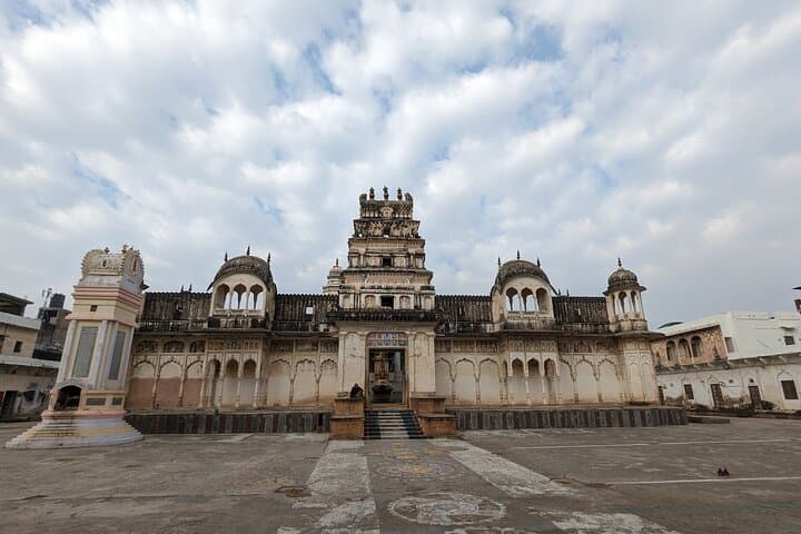 Walking Pushkar: Guided Cultural Walk Around Pushkar Lake & Temples photo 2