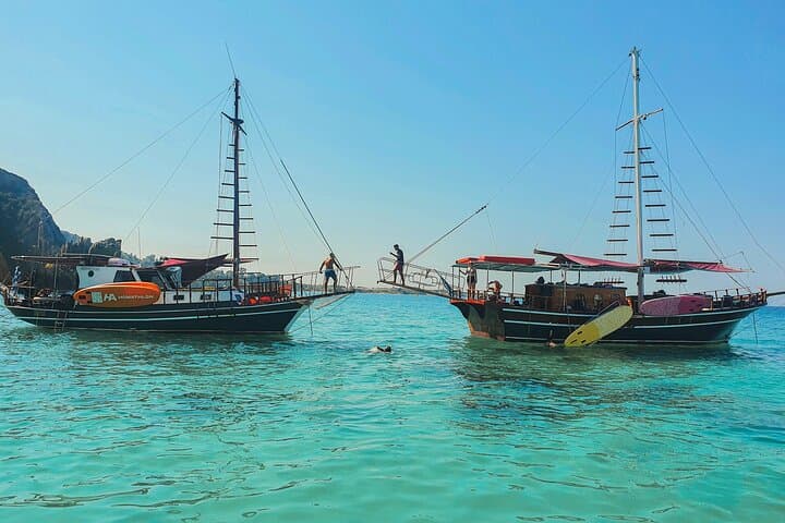 QueenBee Full-Day Boat Trip to White Rocks, Rabbit Islands & Xi Beach photo 5