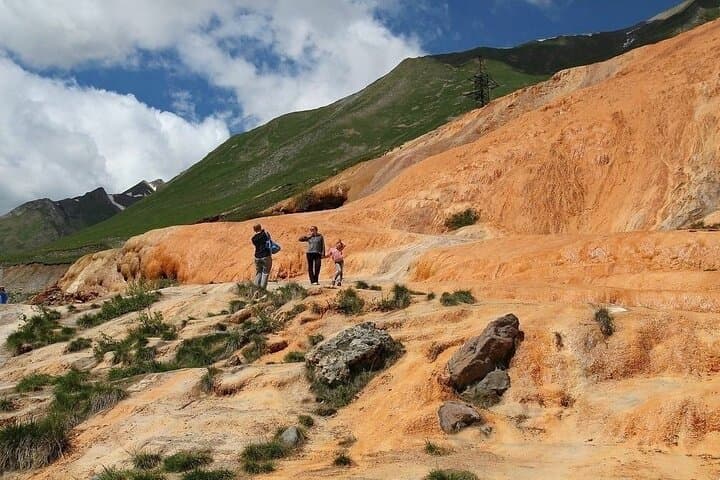 Tbilisi to Kazbegi: Gergeti, Ananuri & Gudauri Day Trip Guide photo 6