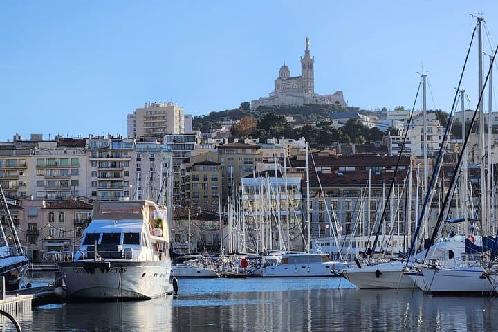Marseille private food excursion: calanques, markets & le corbusier