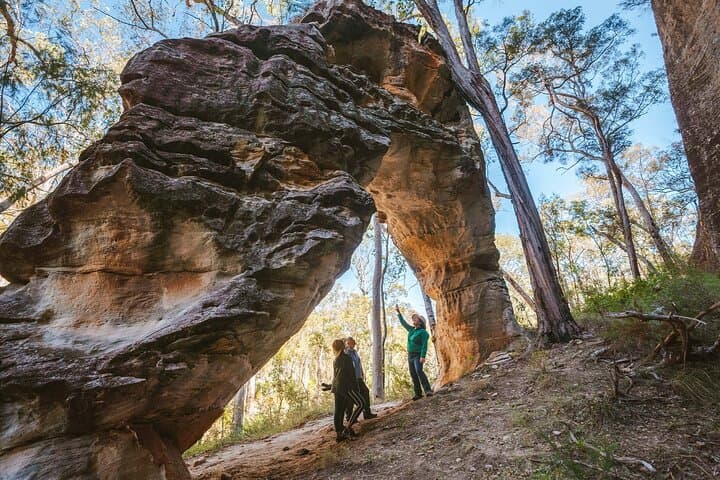 Discover the Lost World of the Carnarvons: Arch Rock, Rainbow Cave & Aboriginal Art