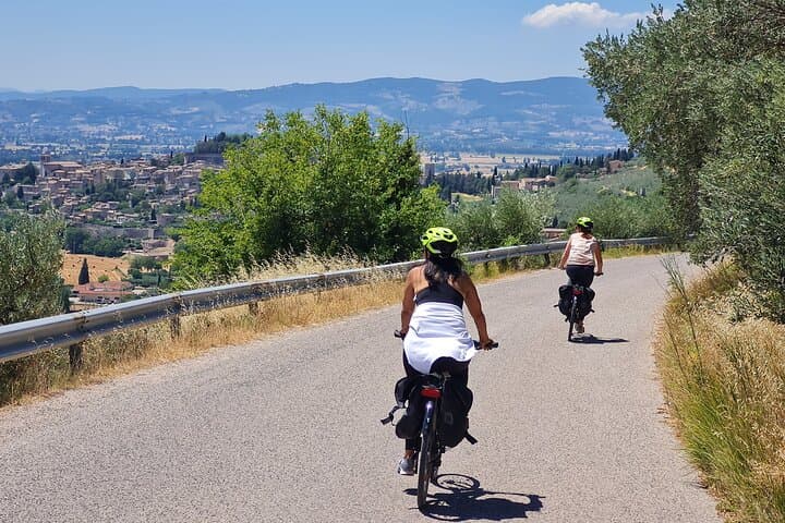 Spello E‑Bike Olive Path & Winery Lunch — Scenic Umbrian Cycling Tour photo 5