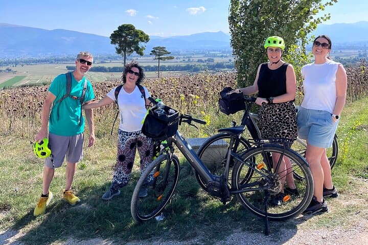 Umbria E‑Bike and Wine Tour Through Vineyards and Olive Groves (Bevagna) photo 3