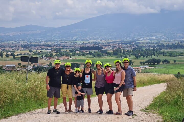 Umbria E‑Bike and Wine Tour Through Vineyards and Olive Groves (Bevagna) photo 1
