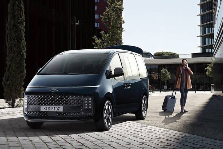 Private Luxury Minivan Transfer in Dubai — Hourly City & Airport Service photo 6