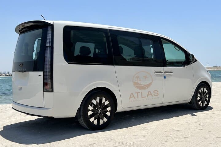 Private Luxury Minivan Transfer in Dubai — Hourly City & Airport Service photo 3