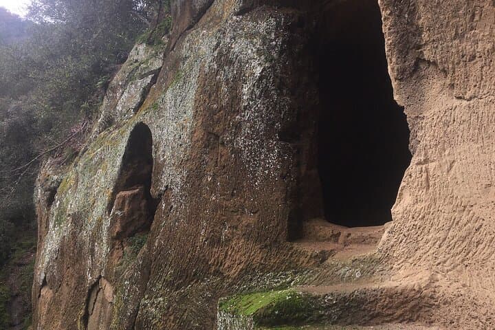 Hike the Vie Cave of Sorano and Cantina della Luce Wine Tasting photo 4