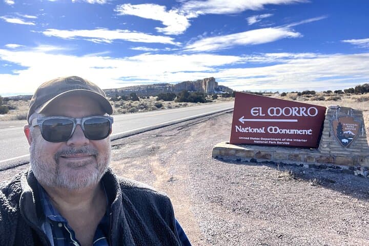El Morro Hike and Zuni Jewelry Tour: Inscription Rock, Oasis Pools & Trading Post Shopping