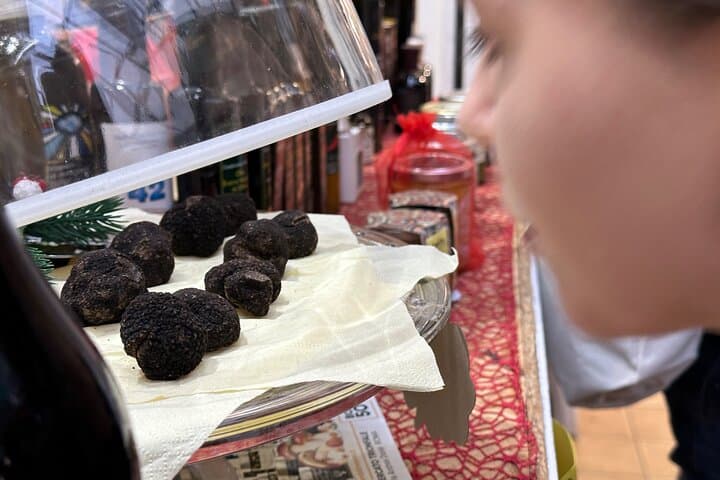 Roman Food Scavenger Hunt: Taste Rome’s Street Food and Learn Pasta-Making photo 4