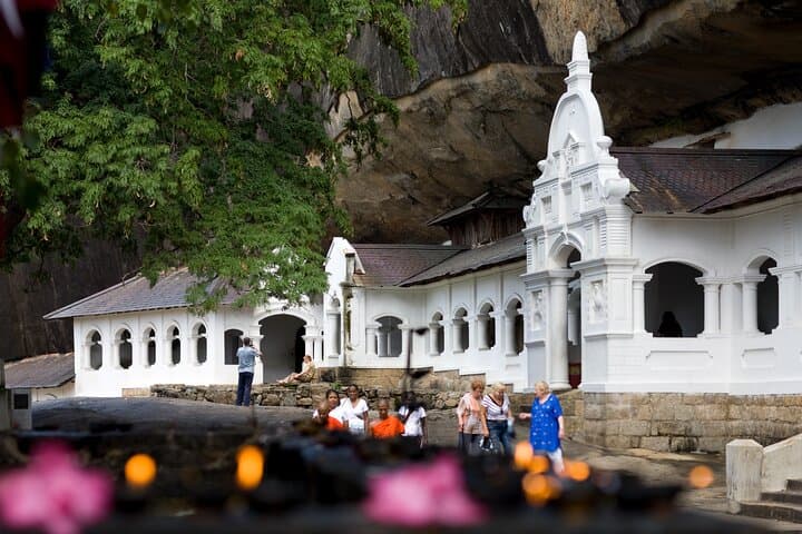 Sigiriya Expedition: Climb the Lion Rock and Explore Dambulla Cave Temple photo 5