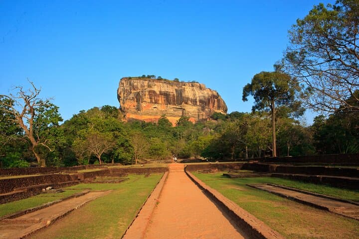 Sigiriya Expedition: Climb the Lion Rock and Explore Dambulla Cave Temple photo 6