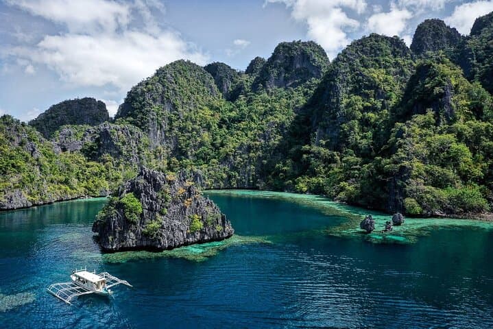 Coron Island Hopping Tour B — Skeleton Wreck, Barracuda Lake & Twin Lagoon Guide photo 5