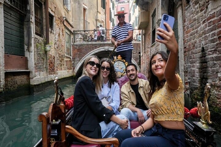 Venice in a Day: St. Mark's, Doge's Palace, Murano and Burano with Gondola Ride photo 6