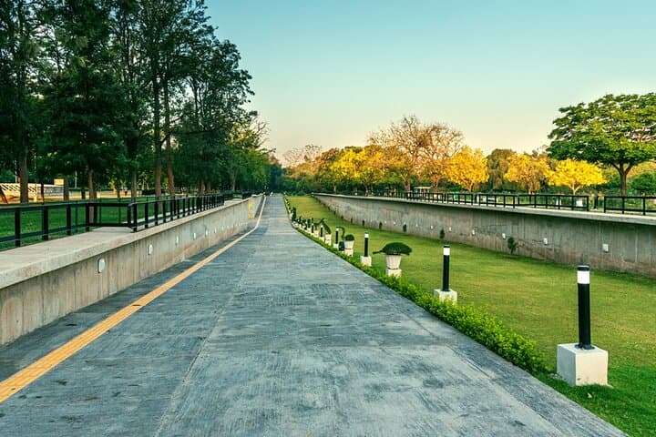 Garden Trails of Chandigarh: Full-Day Guided Tour of Rose Garden, Rock Garden & Sukhna Lake photo 5