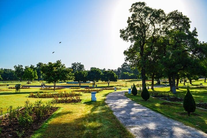 Garden Trails of Chandigarh: Full-Day Guided Tour of Rose Garden, Rock Garden & Sukhna Lake photo 4