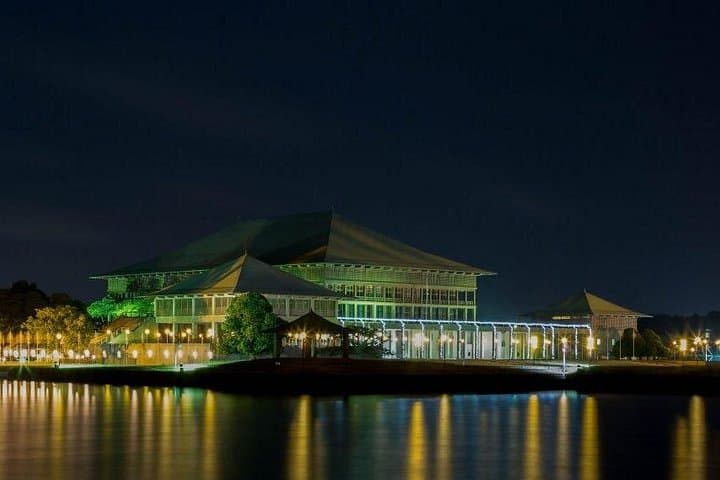 Geoffrey Bawa in Colombo: A Day Touring Lunuganga, Parliament & The Gallery photo 2
