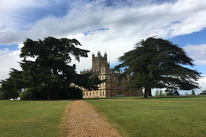 Southampton to London Transfer with Stop at Highclere Castle