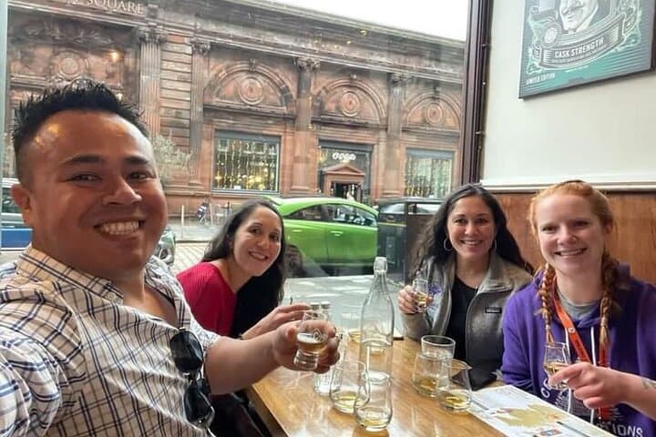Private Edinburgh Walk and Whisky Tour: Royal Mile History & Whisky Tasting photo 1