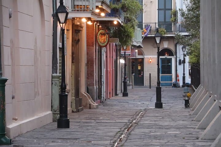 new-orleans-cocktail-and-ghost-tour-spirits-cocktail-ghost-crawl photo 6