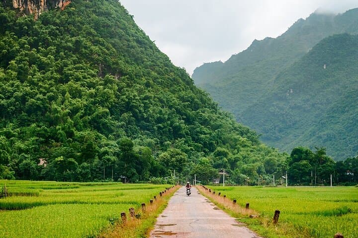 Mai Chau Valley Day Tour from Hanoi — Thung Khe Pass, Thai Villages & Cycling photo 4