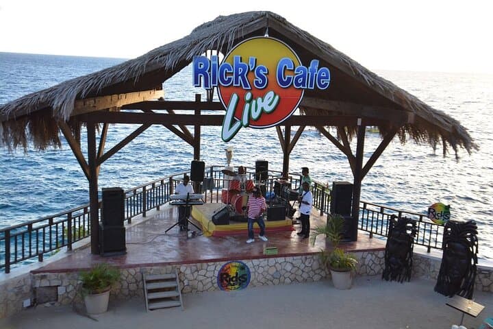 Unforgettable Adventures at Negril’s 7 Mile Beach and Rick’s Café