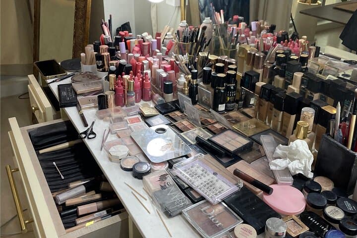 Seoul K-Pop Idol Makeup and Photoshoot Experience — 3-Hour Studio Transformation photo 3