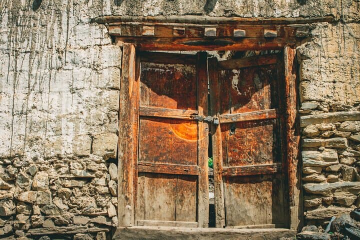 Luxury Lower Mustang: Muktinath Pilgrimage, Apple Orchards & Wind‑sculpted Valleys photo 6