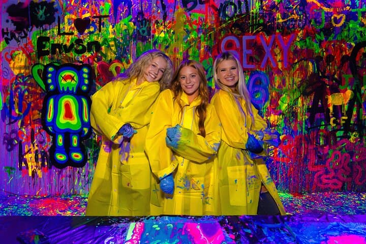 Chicago Shot of Art After Dark: Paint-Bursting Private Art Experience photo 2