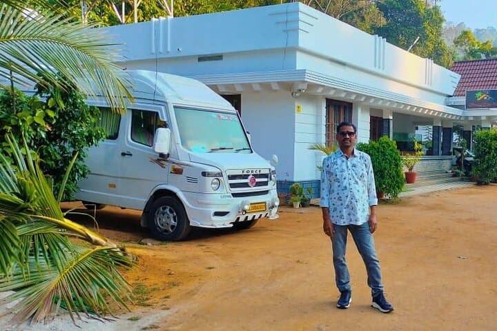 Private 4-Day Kerala Escape: Munnar Tea Hills & Alleppey Houseboat with Airport Transfers photo 4