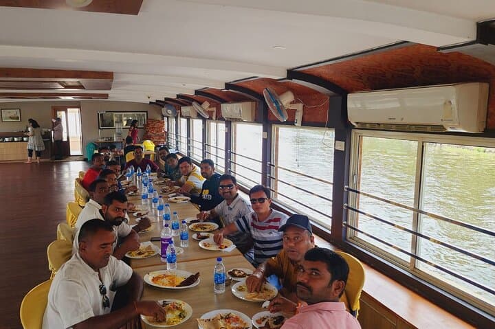 Private 4-Day Kerala Escape: Munnar Tea Hills & Alleppey Houseboat with Airport Transfers photo 3