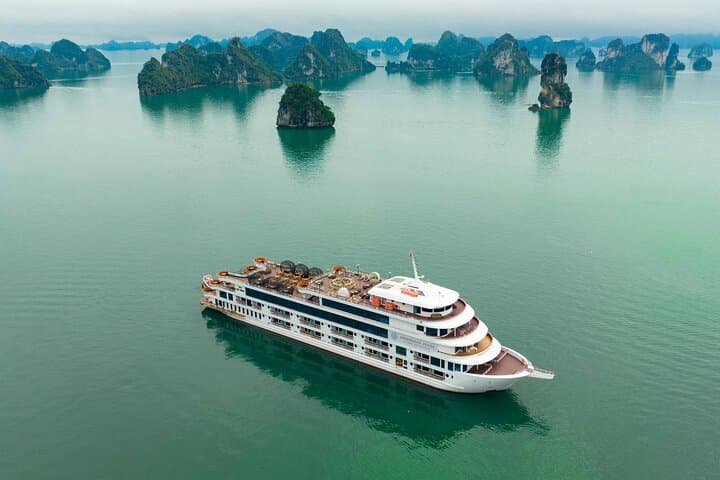 3-Day Boss Cruise to Explore Halong Bay: Caves, Kayaks & Floating Villages photo 2