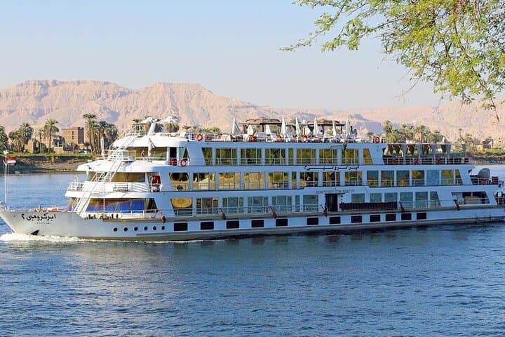 4-Day Nile Cruise from Aswan to Luxor with Hot Air Balloon