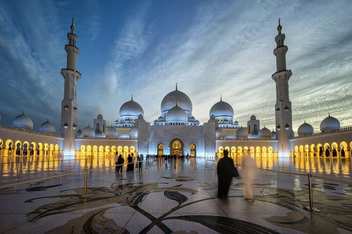 Abu Dhabi Premium Full-Day Sightseeing Tour — Sheikh Zayed, Corniche & Ferrari World
