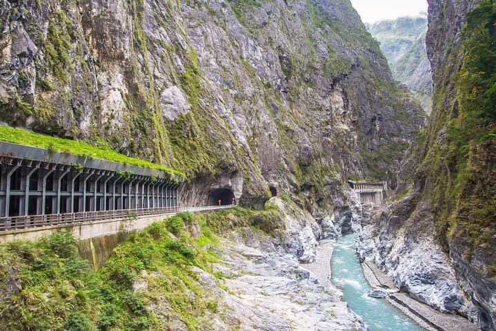 Taroko Gorge, Qingshui Cliffs & Qixingtan Beach — Day Tour from Hualien photo 3