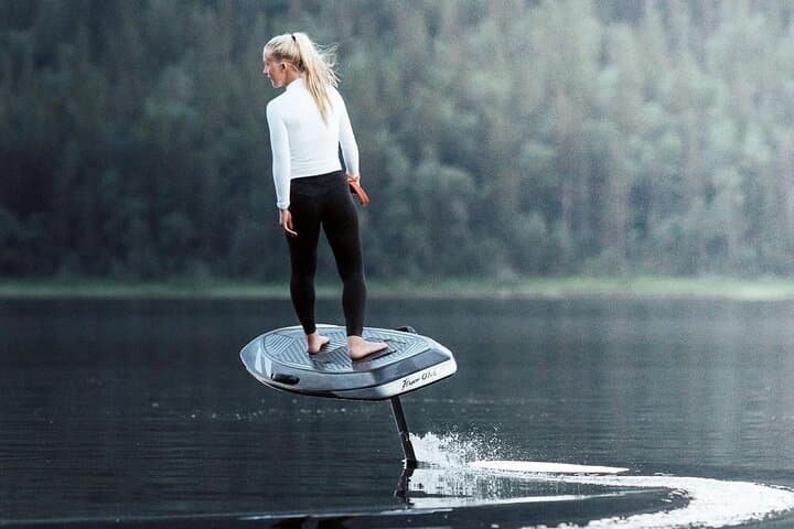 Efoiling in Amsterdam: 40-Minute Expert Clinic on an Electric Hydrofoil
