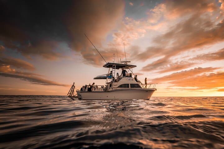 Private Luxury Sunset Cruise Waikiki: Exclusive Yacht Charter at Dusk