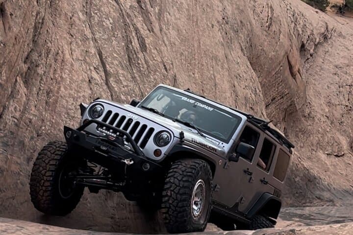 Conquer Moab’s Hell’s Revenge: The Ultimate 4x4 Jeep Adventure photo 4
