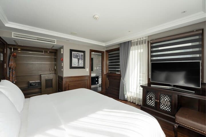 Two-Day Boss Cruise: Explore Lan Ha and Halong Bay from Hanoi photo 3