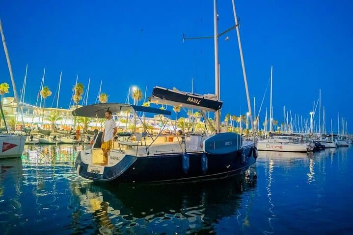 Private Romantic Dinner Sail in Barcelona: Overnight Sail for Two