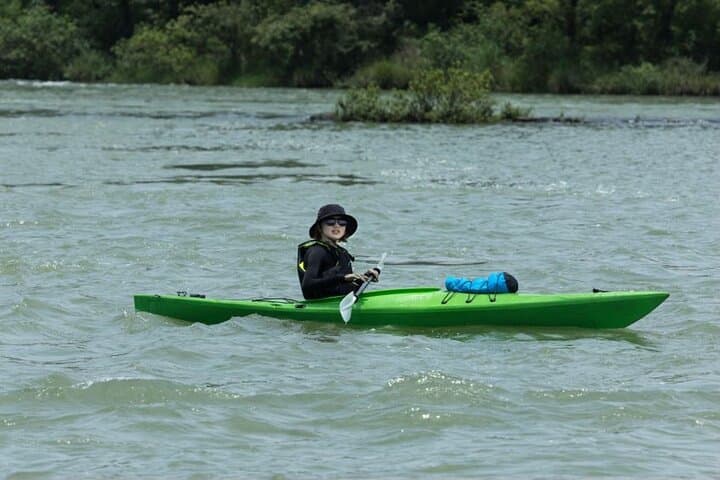 Guilin Kayaking Adventure: 10km Guided Paddle on the Li River photo 2