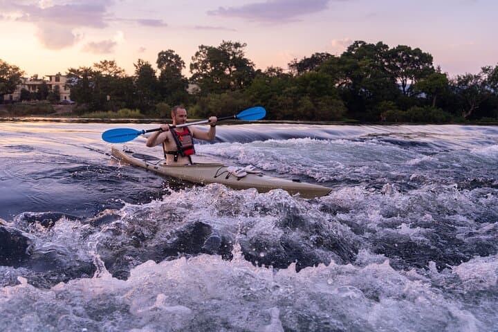 Guilin Kayaking Adventure: 10km Guided Paddle on the Li River