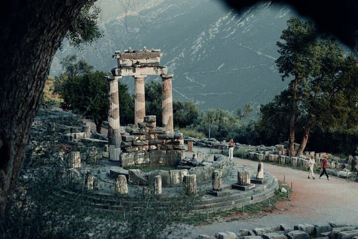 Private Full-Day Tour to Delphi & Arachova — Ancient Ruins and Mountain Views