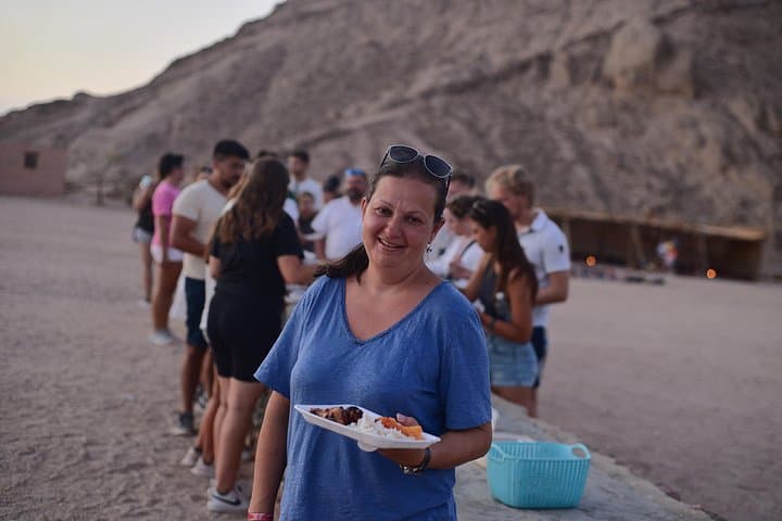 Hurghada Bedouin Evening: 4WD Desert Safari, Handicrafts & Stargazing photo 4