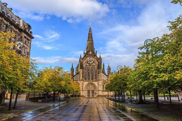 Glasgow Family Walking Tour: Murals, Cathedral & Riverside Museum photo 2