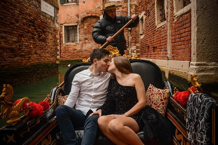 Venice Private Photoshoot: Rialto, St. Mark's & Campo Santa Maria Formosa Portrait Session photo 4