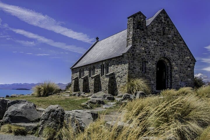 Scenic Mt Cook to Lake Tekapo Small-Group Transfer via Lake Pukaki photo 2