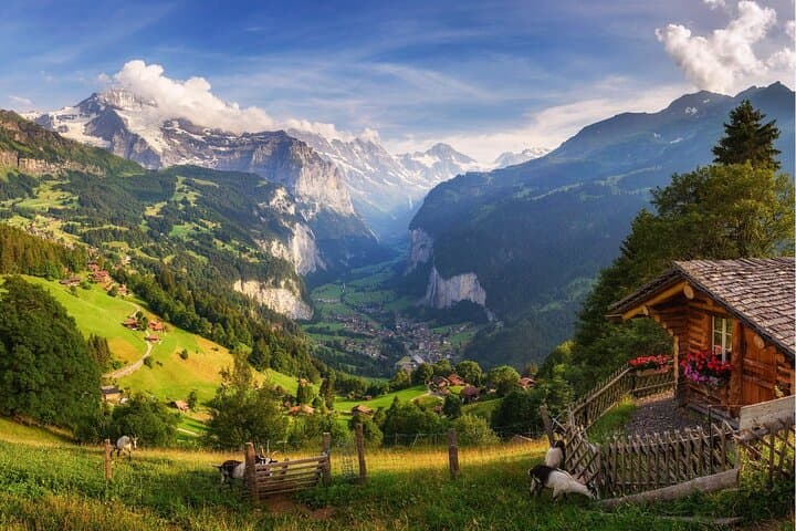 Interlaken Private Car Tour to Bern, Grindelwald & Lake Thun Castles