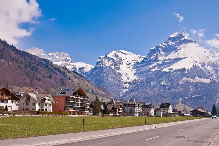 Private Day Trip from Zurich to Mount Titlis, Engelberg & Interlaken: Glacier Views and Alpine Cable Cars
