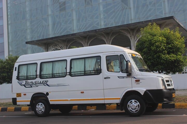 Ajanta & Ellora in 2 Days: AC Tempo Traveller Heritage Tour from Aurangabad
