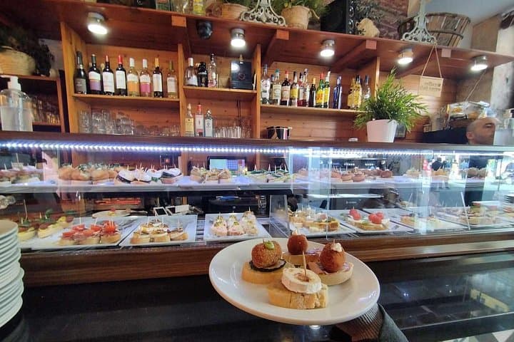 Taste of Valencia: Mercado Central Tapas Walk & Historic Paella Experience photo 4